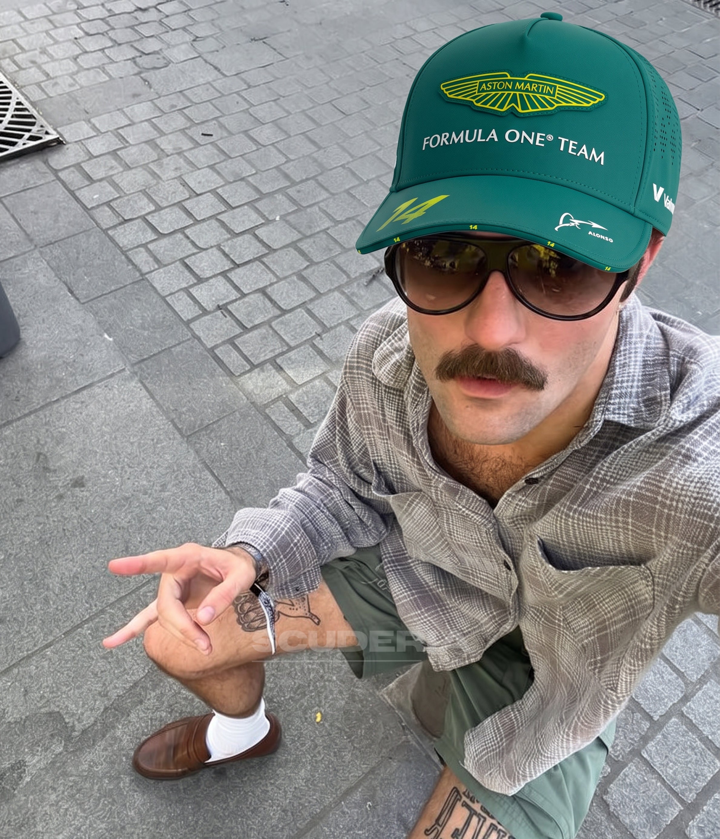 Man wearing the green Aston Martin F1 Alonso 2025 cap on a city street